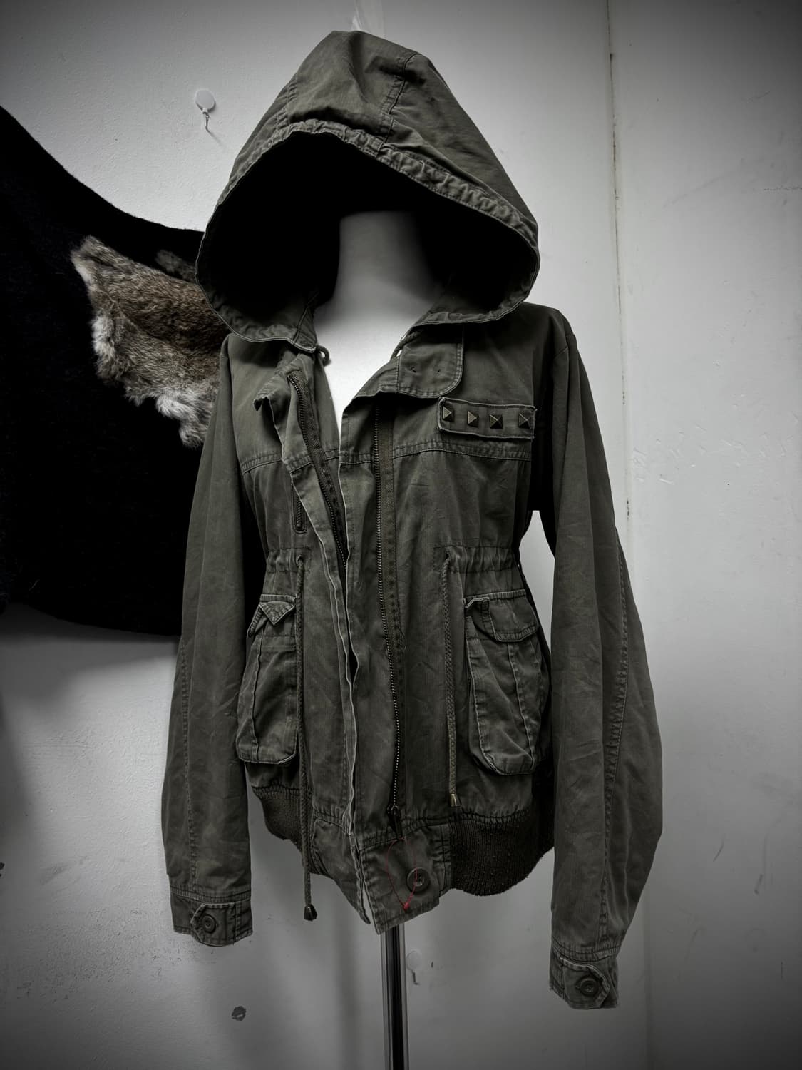 Over-Hoodie Grunge Mood Studded Jacket 상품이미지1