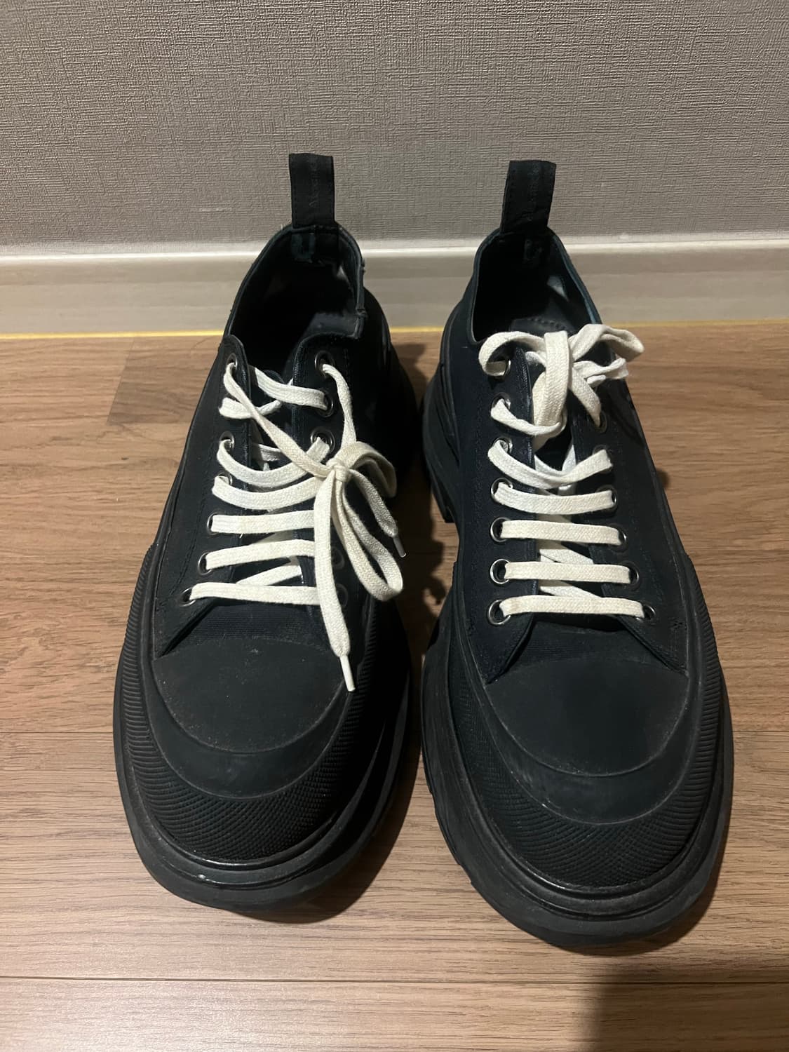 (정품) 알렉산더 맥퀸 스니커즈 42 상품이미지2