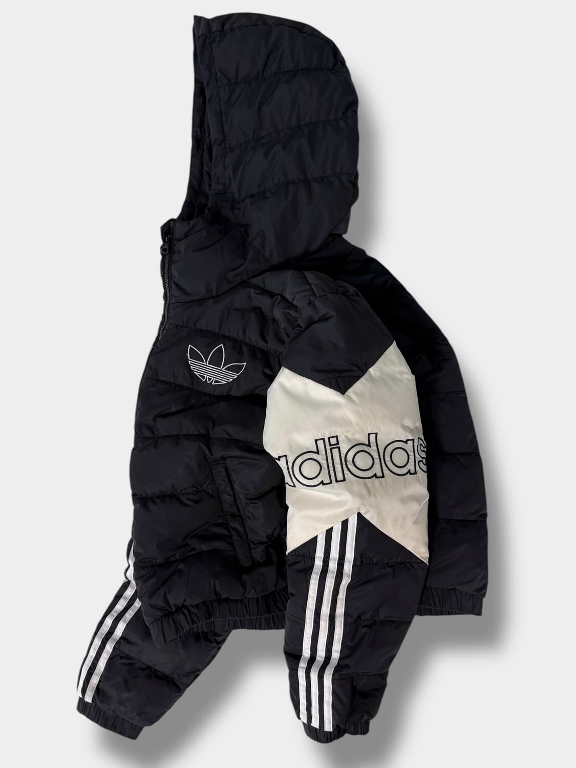 아디다스 오리지널 구스다운 검흰 배색 제니 후드 숏 패딩  상품이미지2