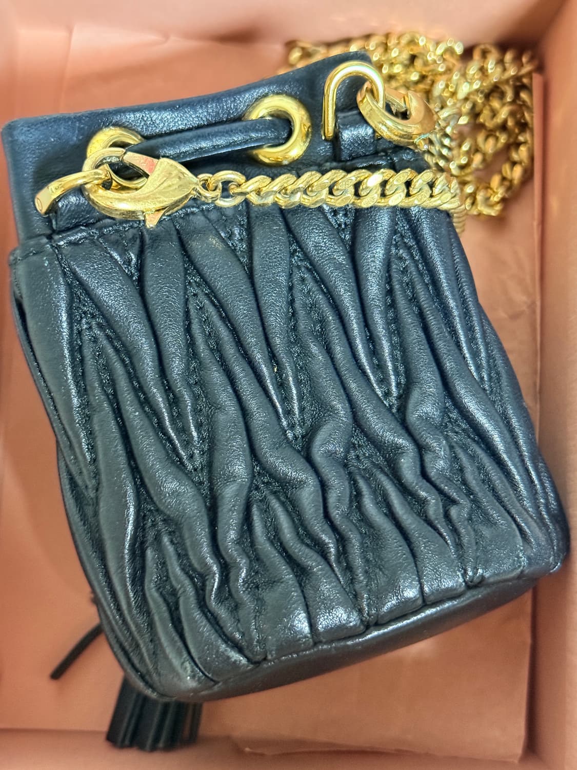 미우미우 마틀라쎄 미니 버킷백 상품이미지2