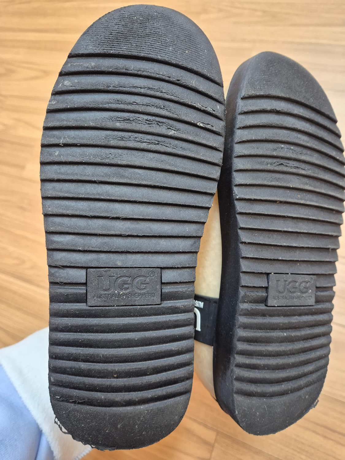 어그 클리어 부츠 EU37사이즈 팝니다. 겉은 클리어 소재로 되어있고,  상품이미지6