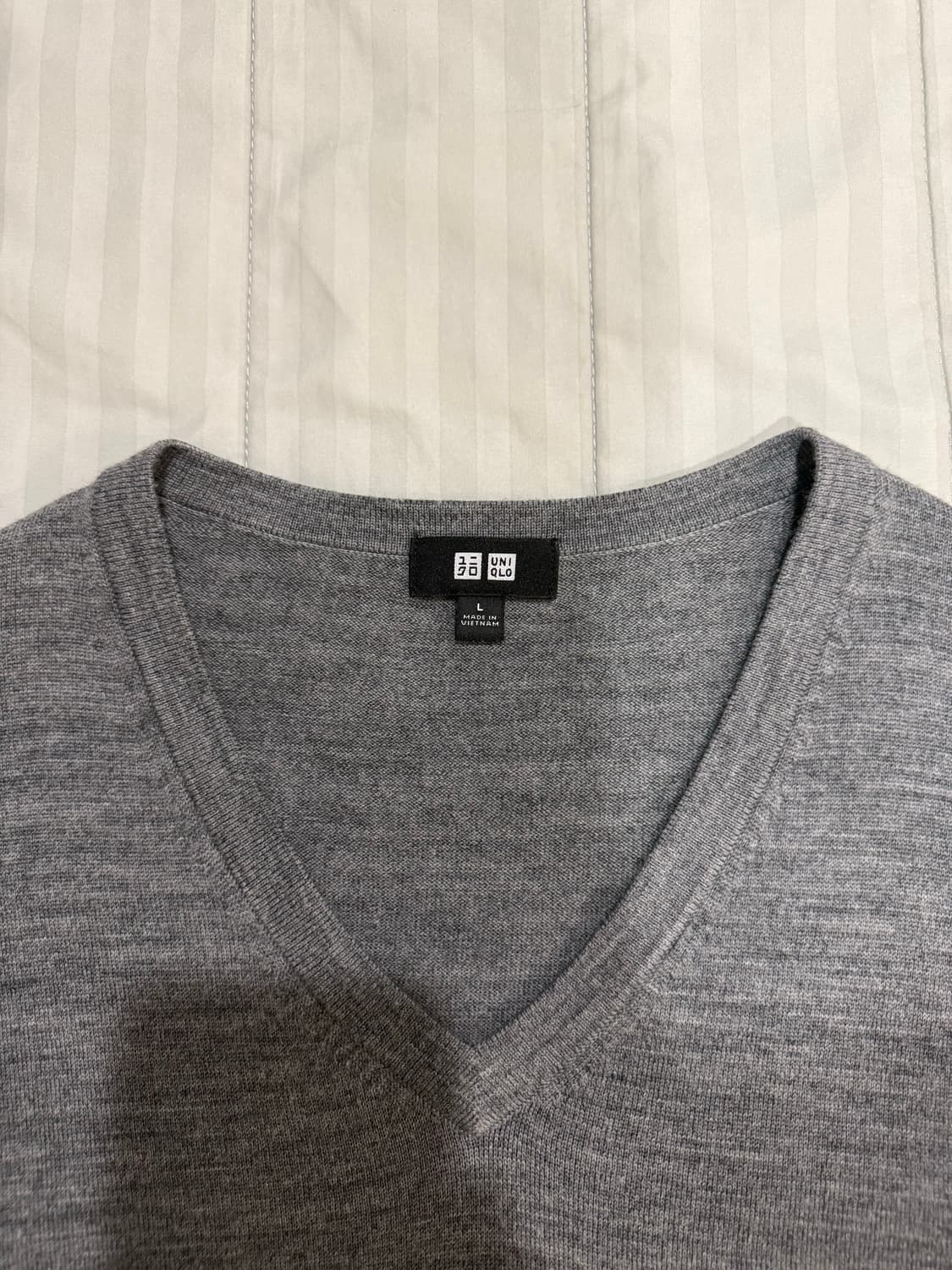 유니클로 메리노 V넥 니트 상품이미지2