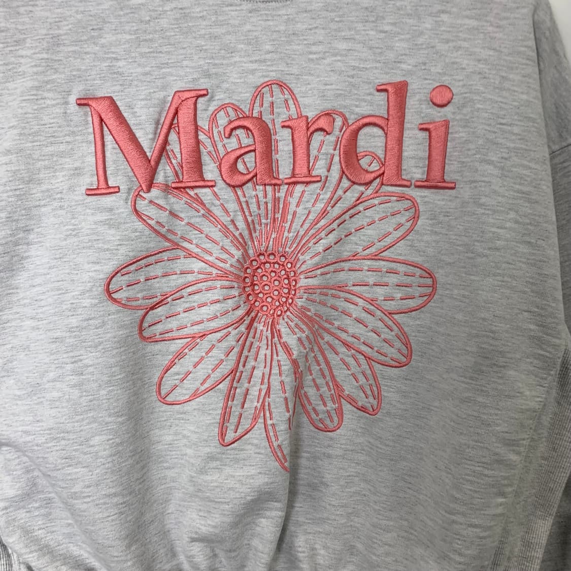 마르디 메크르디 빅로고 그레이 맨투맨 상품이미지3