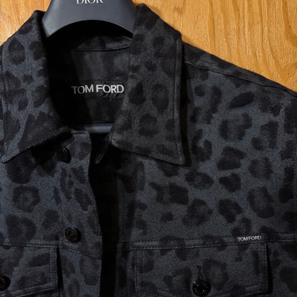 톰포드 레오파드 트러커 자켓 판매 합니다. 상품이미지5