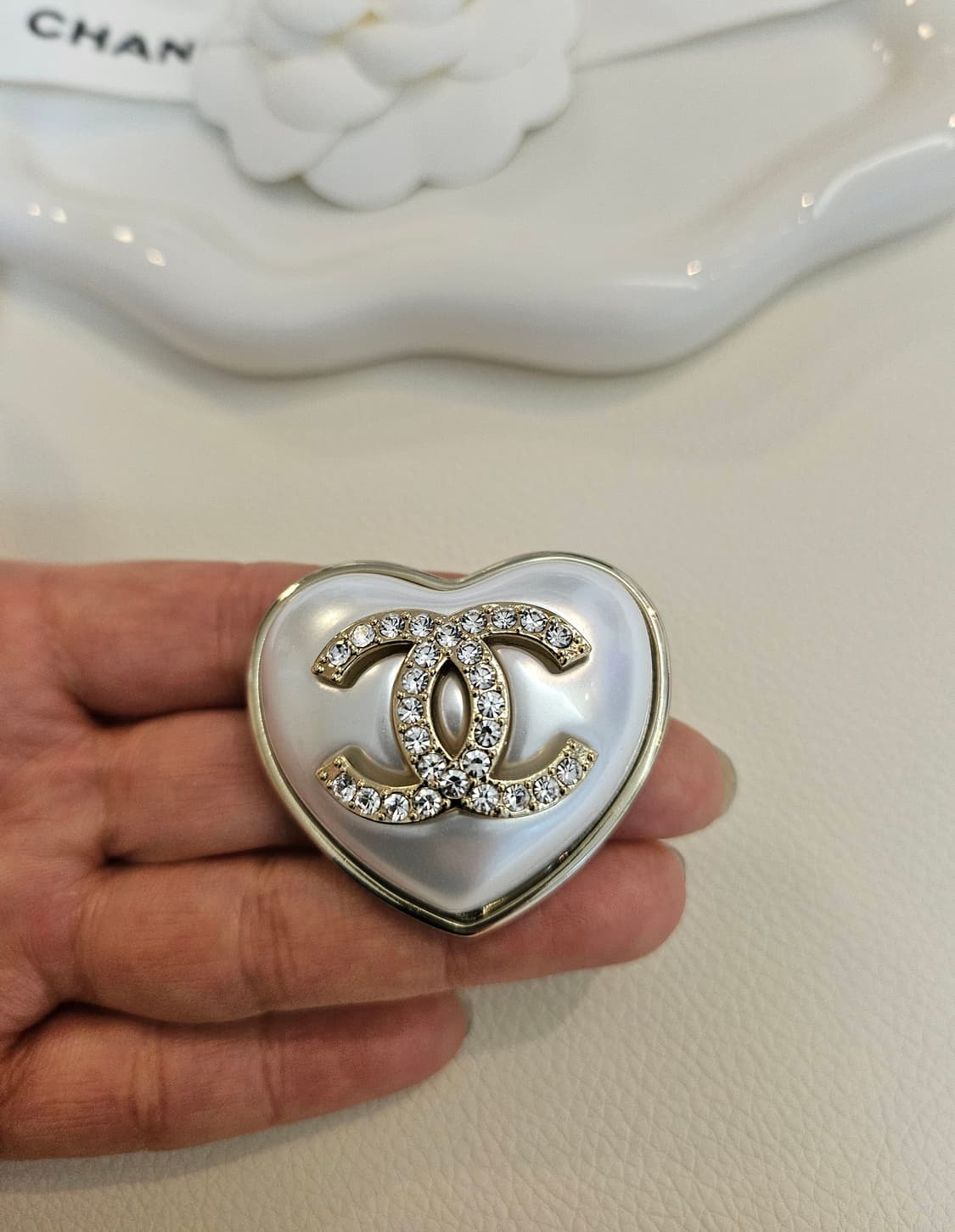샤넬 진주하트 CC로고 브로치 업사이클링 상품이미지3