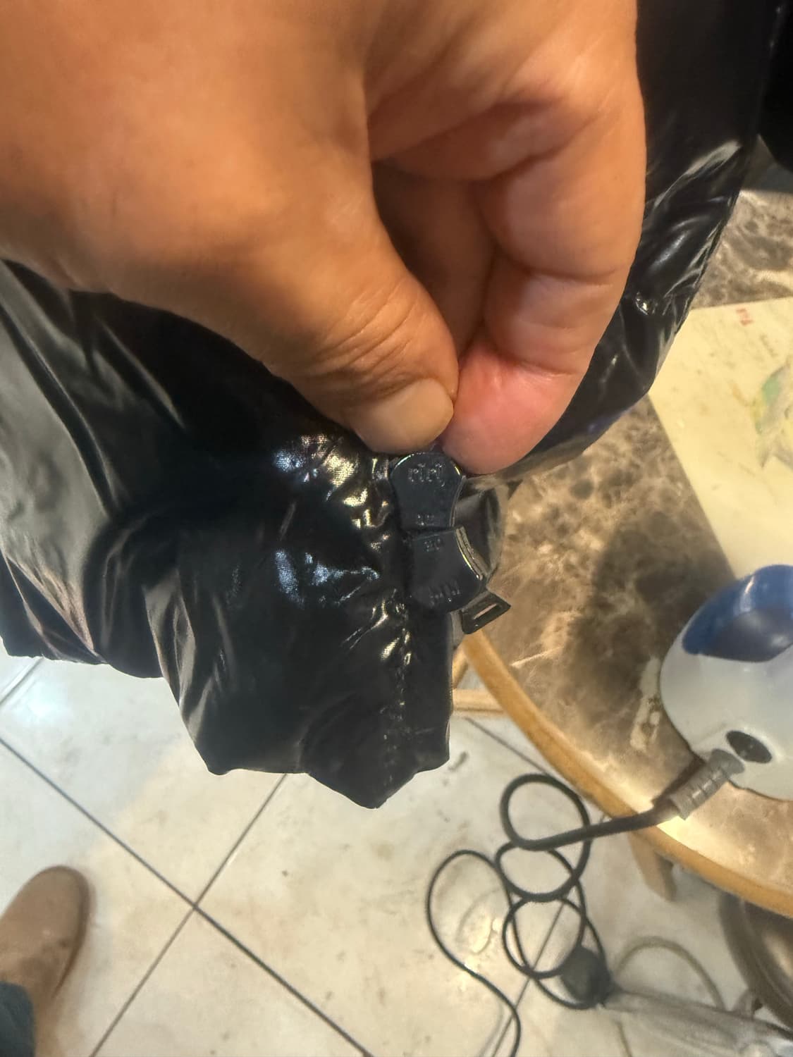 40/55 정품프라다 나일론 유광패딩 팝니다 상품이미지7