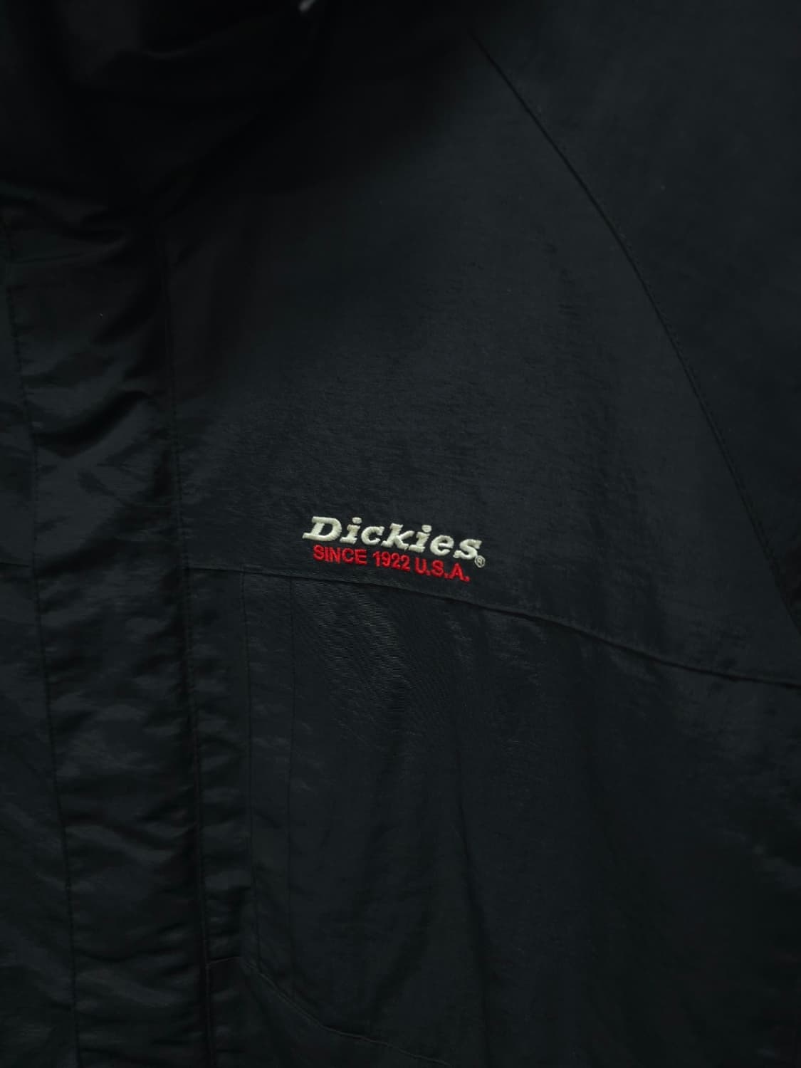 ​디키즈(Dickies) 올블랙 자수 로고 후드 바람막이 자켓 (L) 상품이미지3