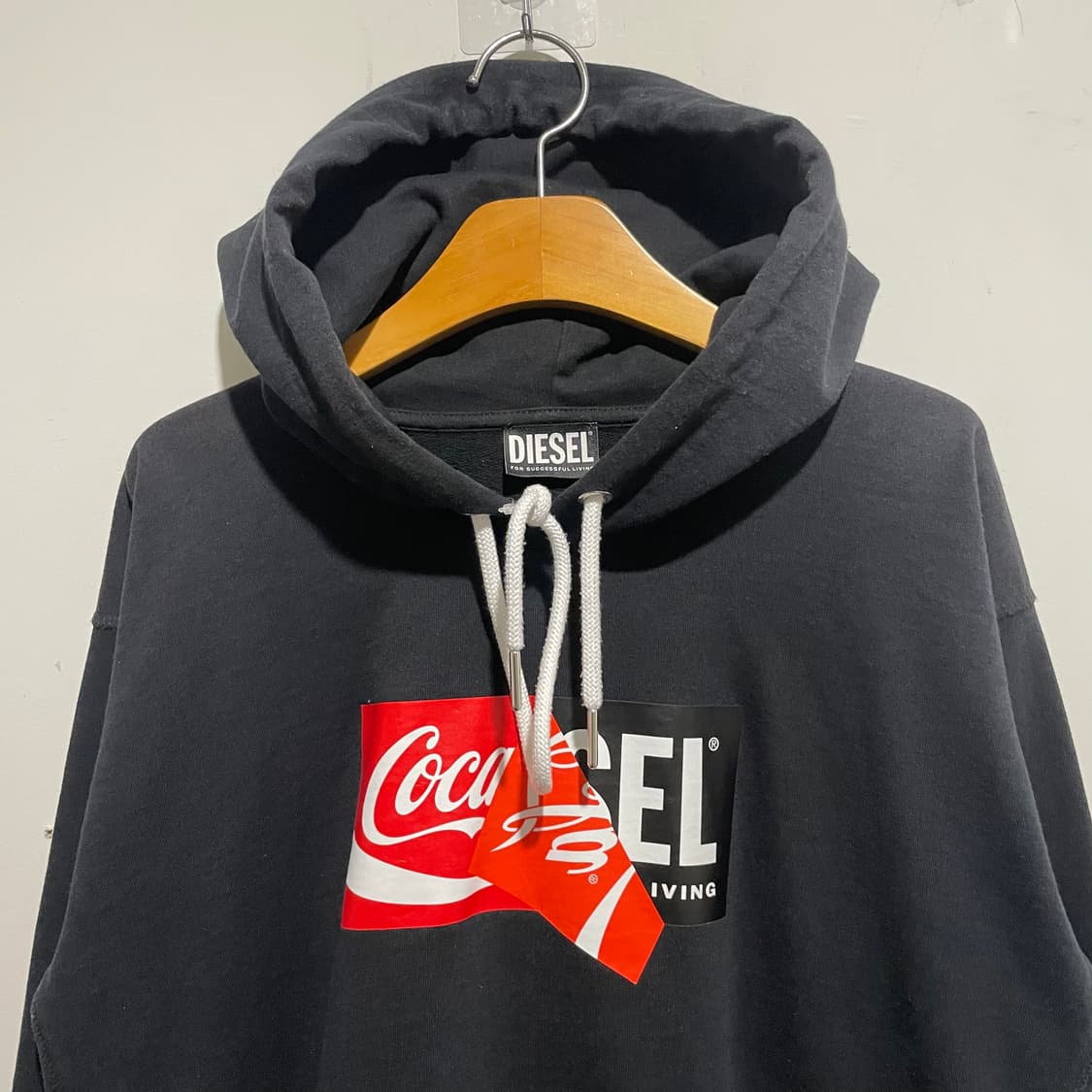 디젤 코카콜라 콜라보 후드티 블랙 상품이미지3