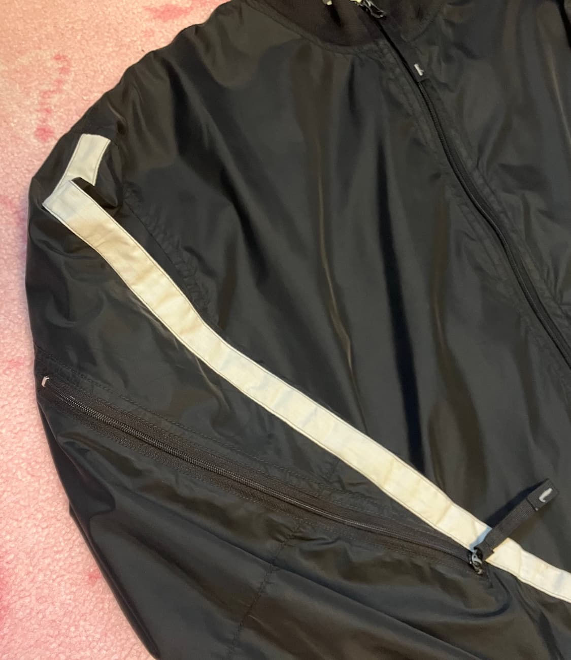 Side detail black nylon jacket 상품이미지3