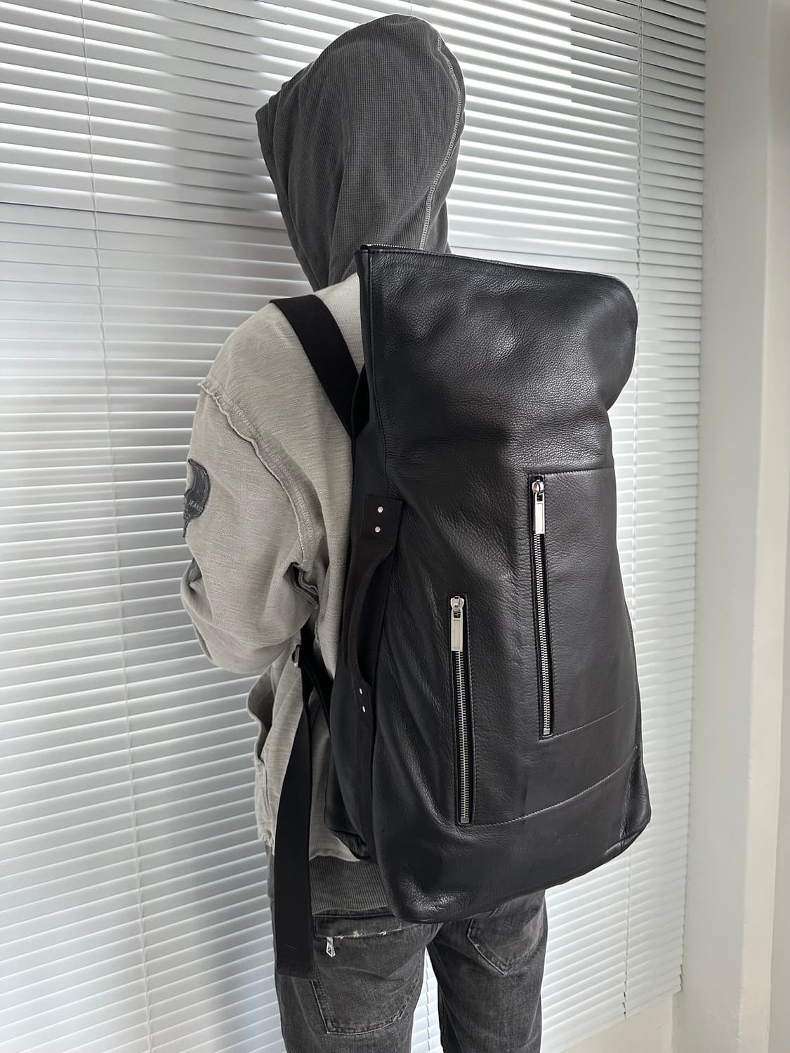 릭오웬스 카고 집업 레더 백팩 상품이미지1