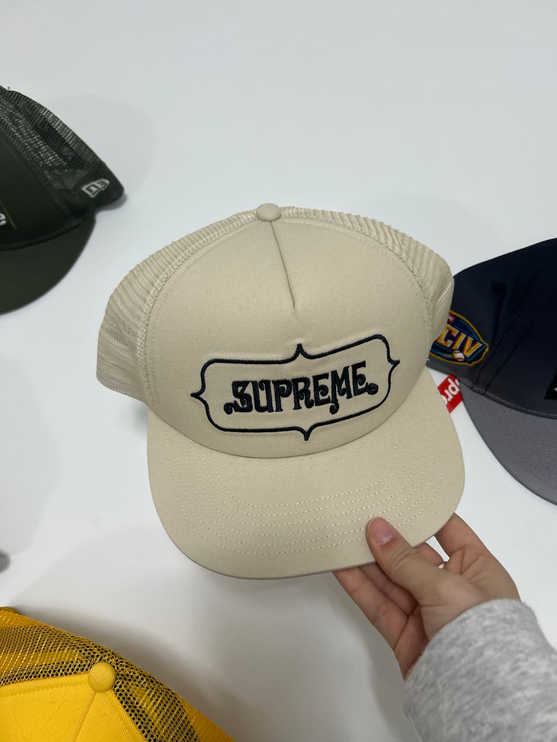 슈프림 x 뉴에라 박스로고 메쉬 캡 모자 5총사 상품이미지4
