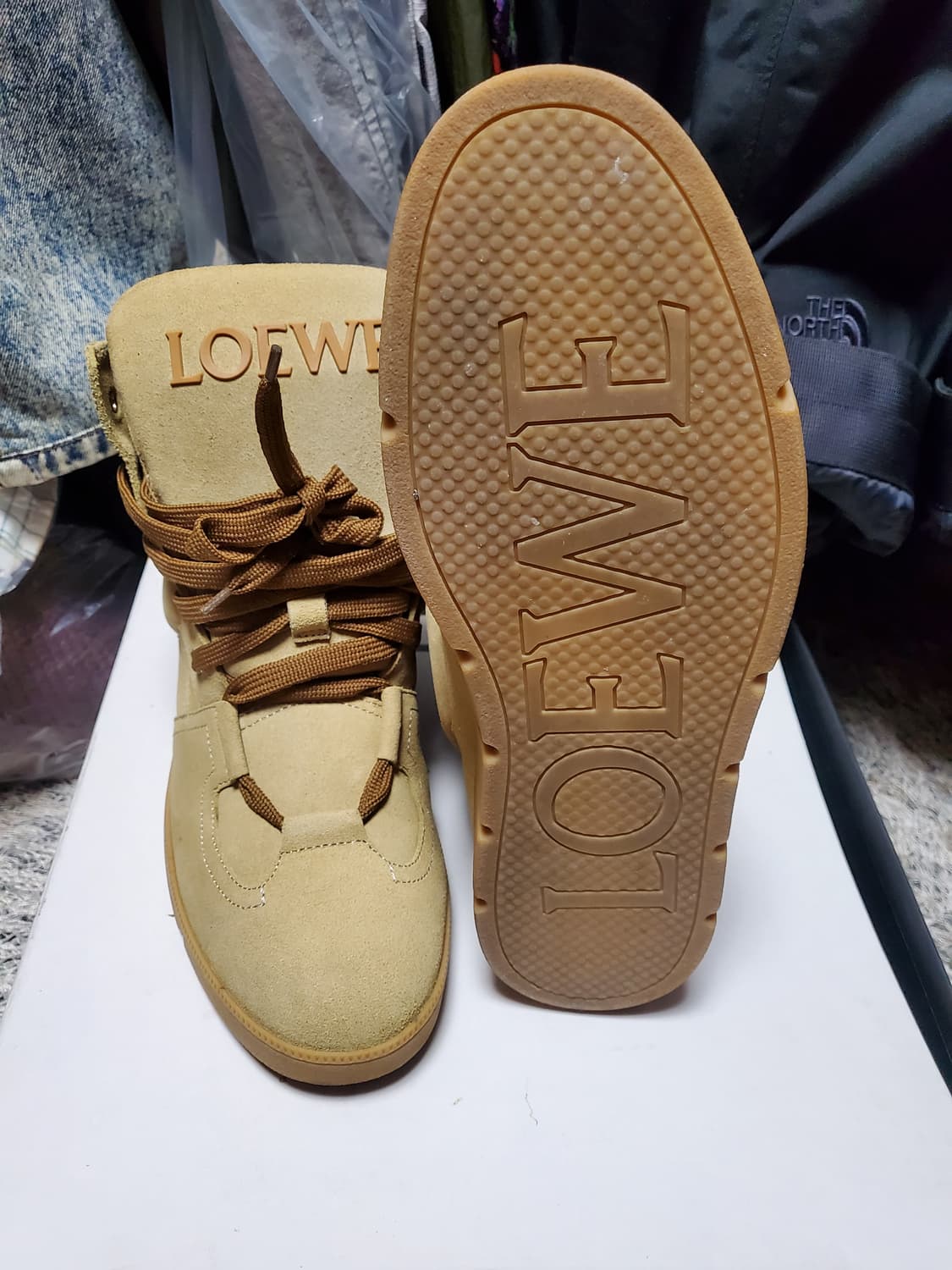 로에베 하이탑 스니커즈 베이지 디자인착샷참고 상품이미지4