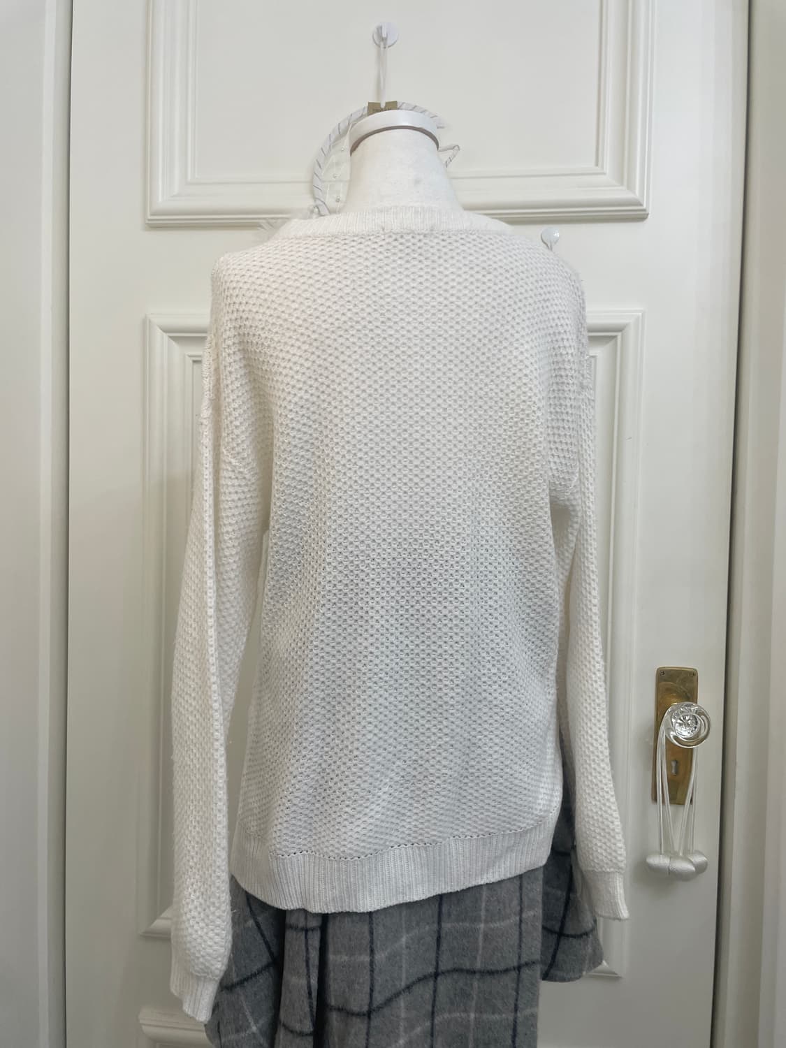 white twist side slit sweater(size-L) 상품이미지4