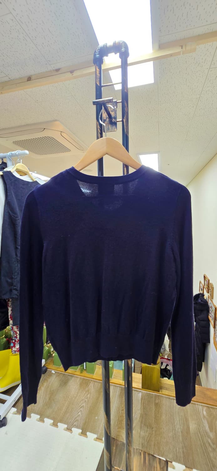 “H&M 네이비 가디건 M / 금단추 / 얇은 니트 / 새컨디션” 상품이미지3