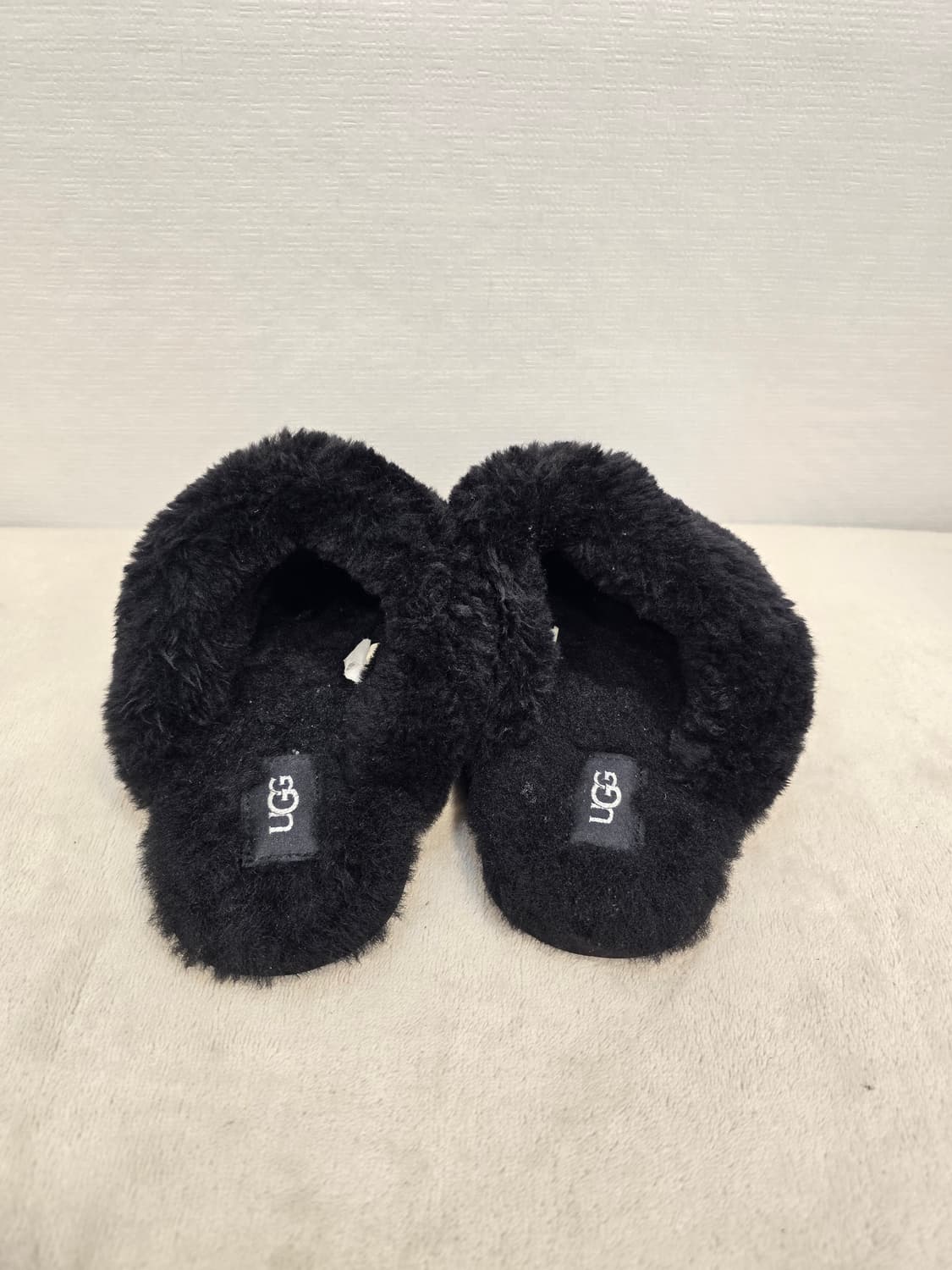 거의새거) UGG 어그 블랙 글리터 털 슬리퍼 240 상품이미지5