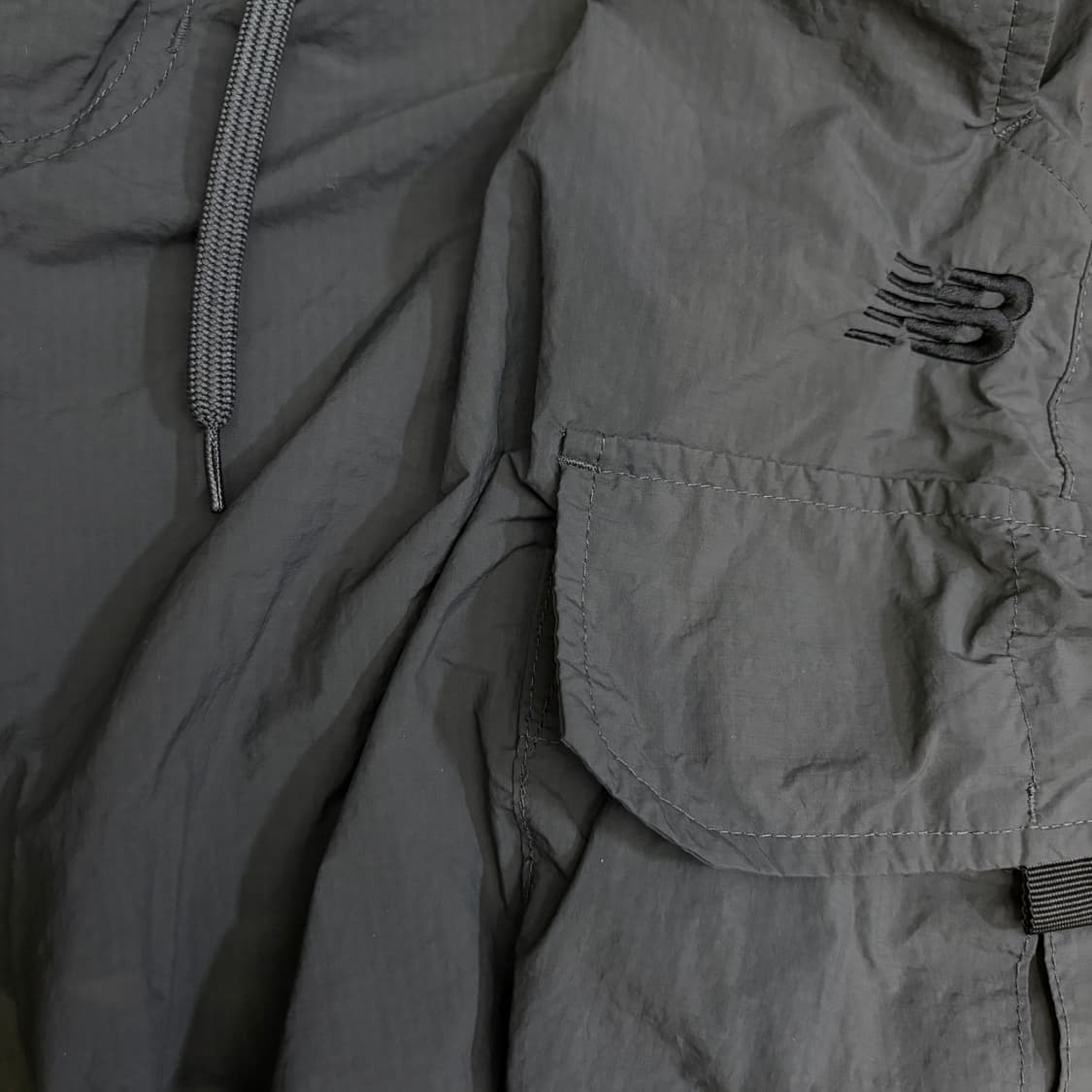 🩶뉴발란스 나일론 차콜 카고 와이드 팬츠🩶 상품이미지3