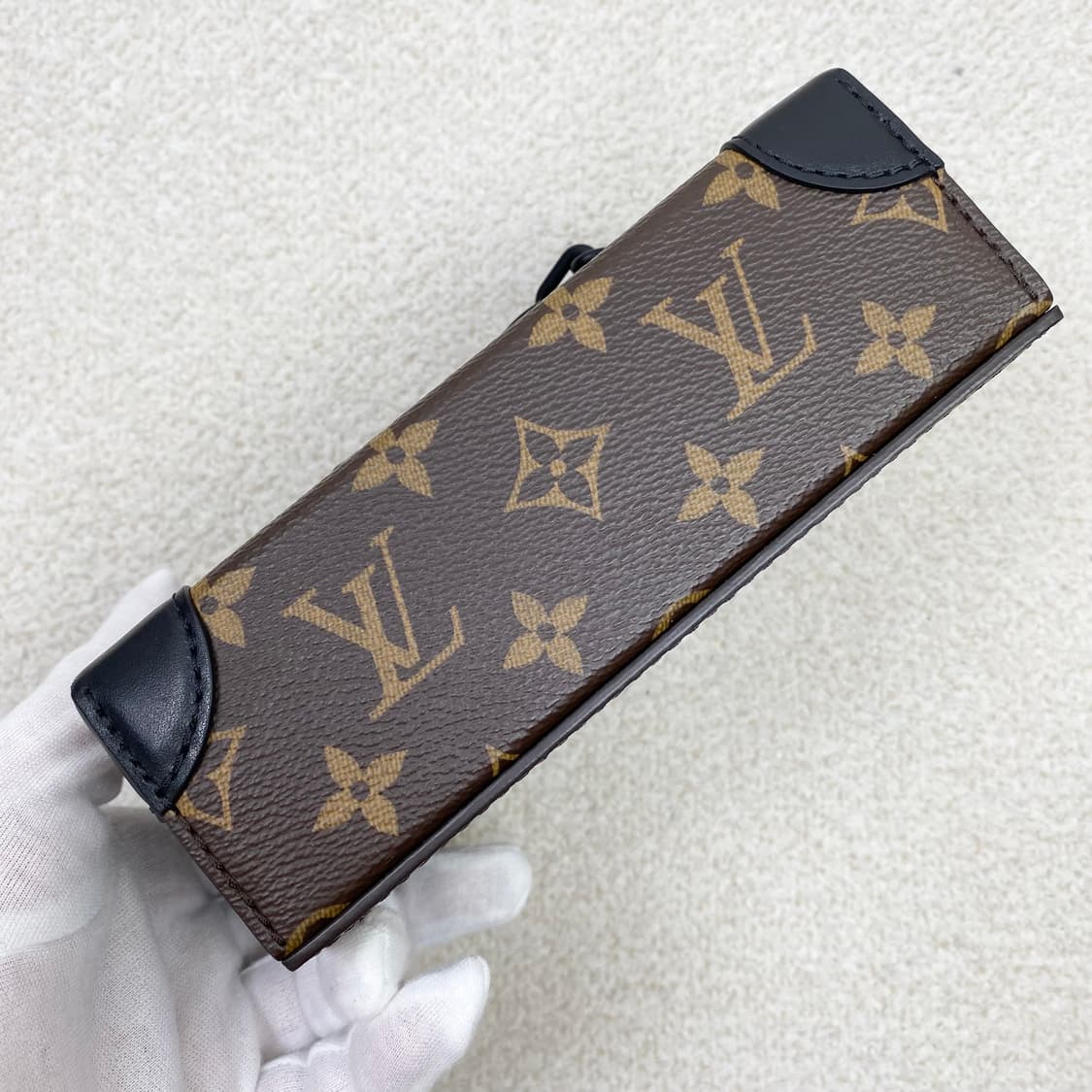 루이비통 크로스백 스티머 웨어러블 월릿 상품이미지5