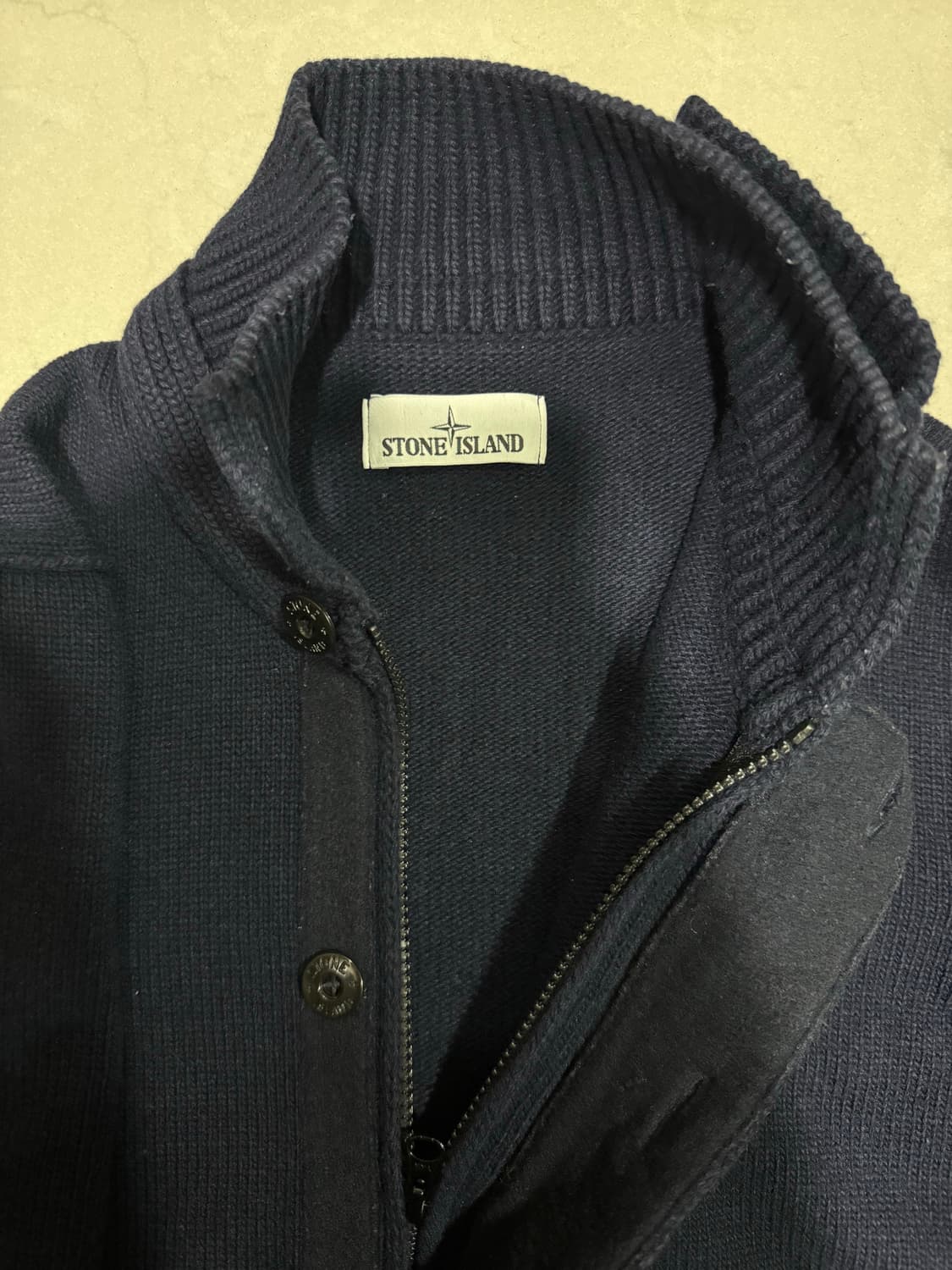 [당일출고,L사이즈] 스톤아일랜드 램스울 니트 가디건 상품이미지3