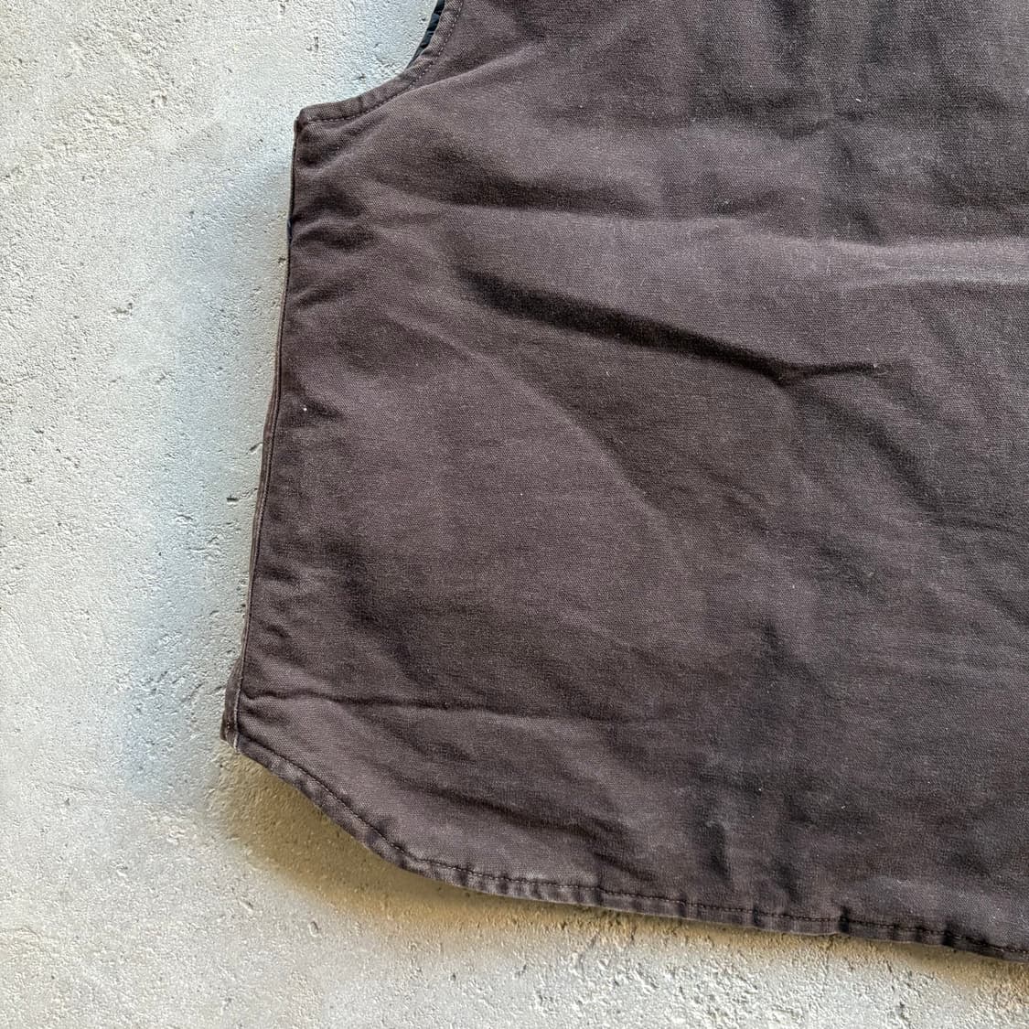 칼하트 V02 다크브라운 퀼티드 라인 베스트 상품이미지5