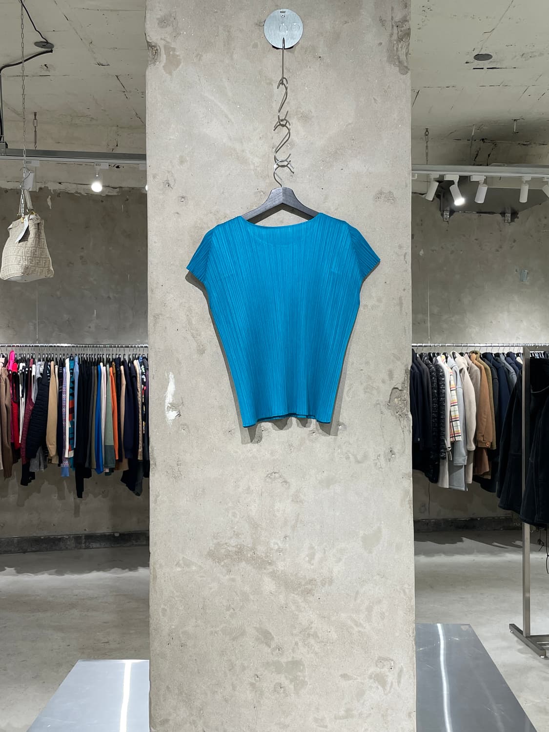 플리츠 플리즈 터쿼즈 암핏 라인 크루넥 하프티 상품이미지6