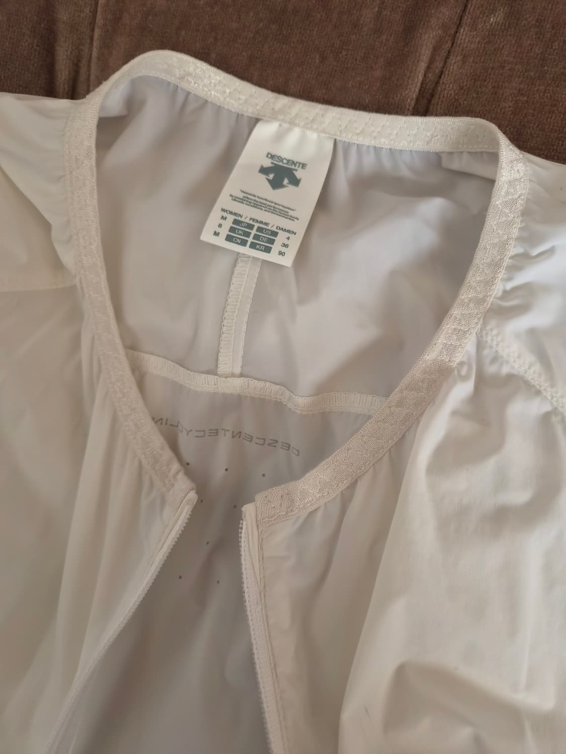 데상트 여성 트레이닝 벡터 버닝 스웻 바람막이 90사이즈 상품이미지6