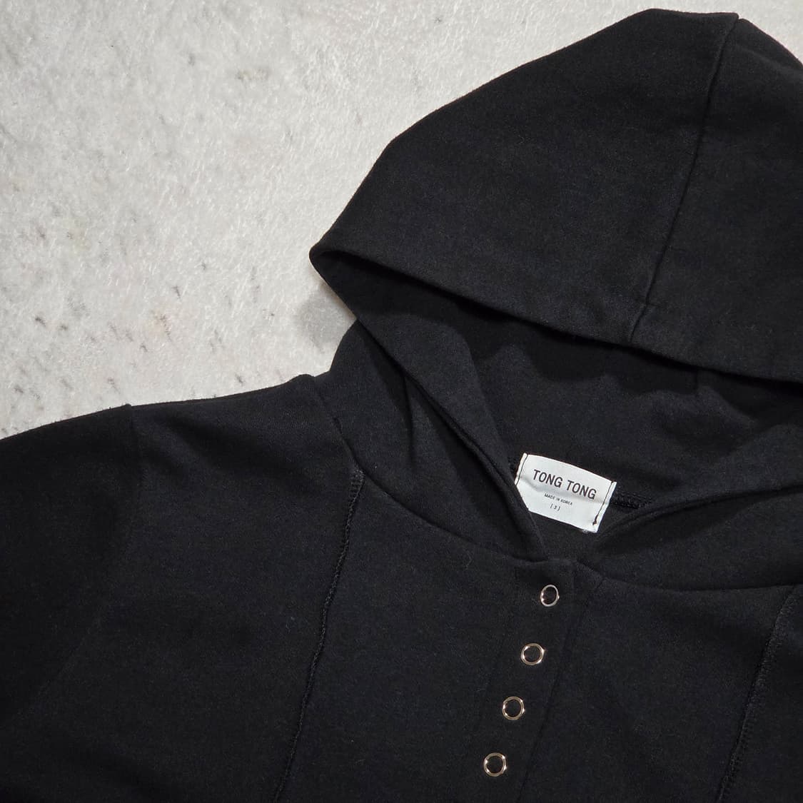 블랙 버튼 절개 라인 슬림핏 걸스 후드티 상품이미지2