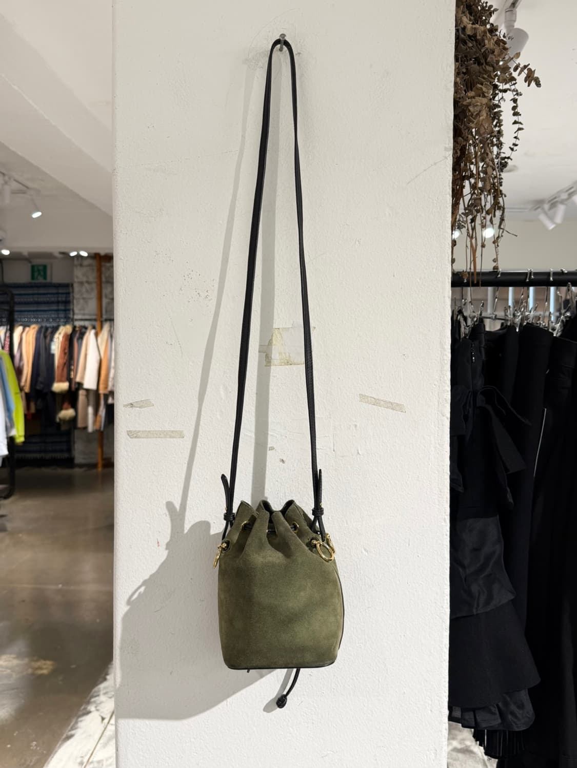 펜디 카키 몬트레조 미니 스웨이드 버킷백 상품이미지5