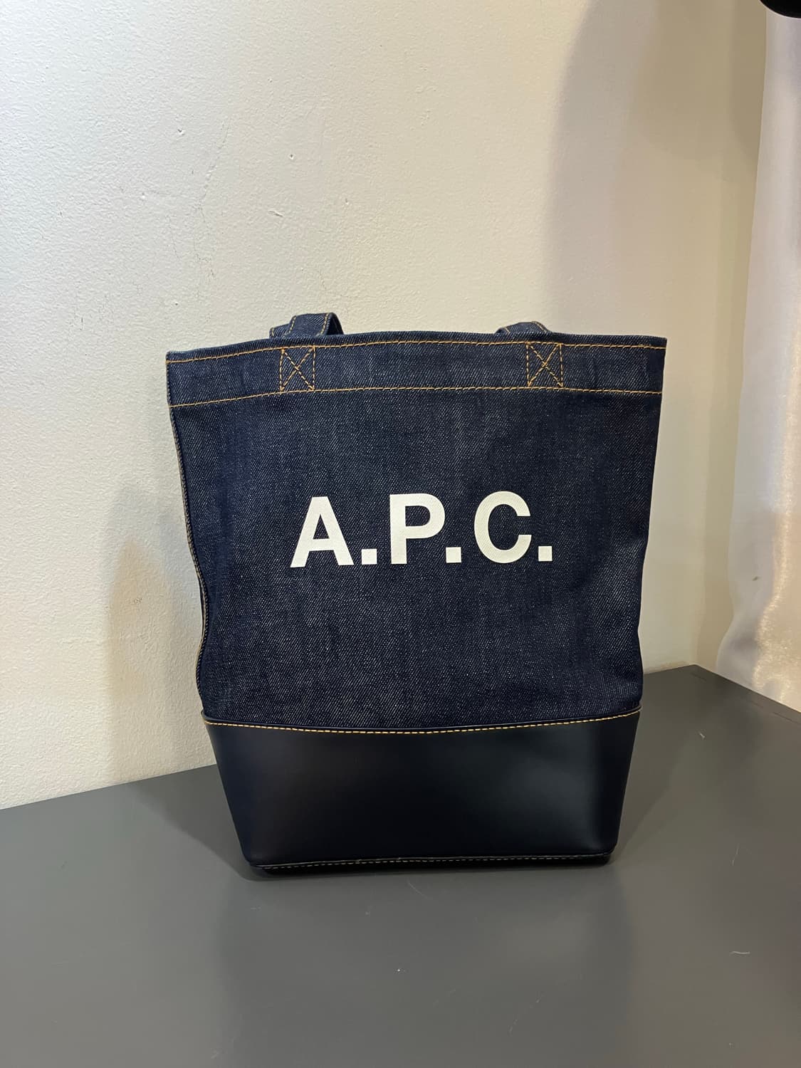 아페쎄 악셀 로고 데님 토트백 상품이미지1