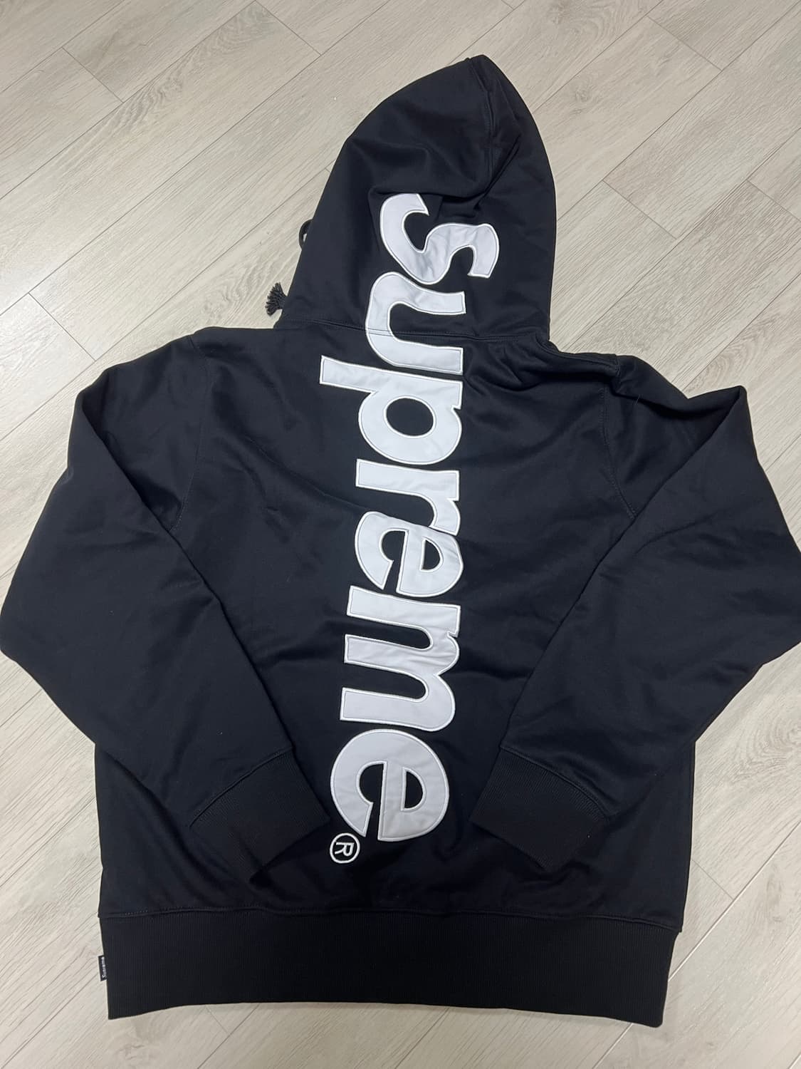 슈프림 사틴 아플리케 후드티 블랙 상품이미지2