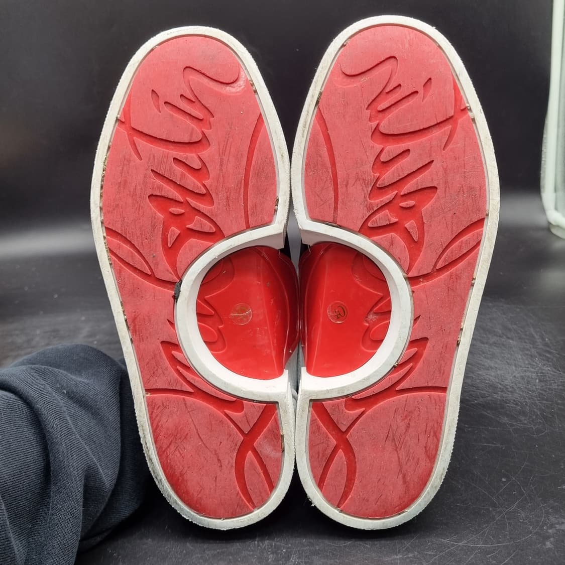 크리스찬루부탱 아돌레센차 스니커즈40 255 상품이미지3