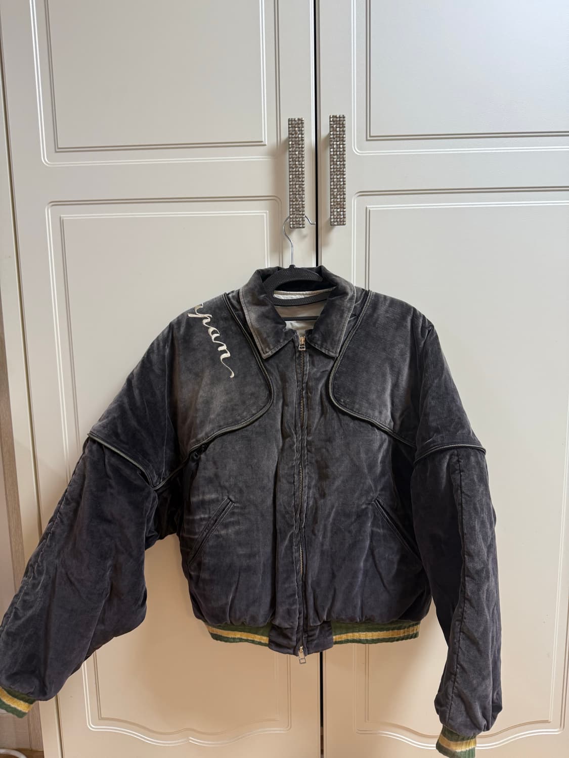 (새상품) (정가양도) 캐피탈 벨벳 시아미스 봄버 드리즐러 자켓 블랙 상품이미지2