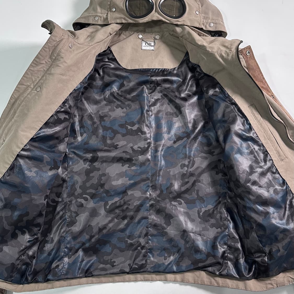 CP컴퍼니 베이지 고글 후드 자켓  상품이미지8