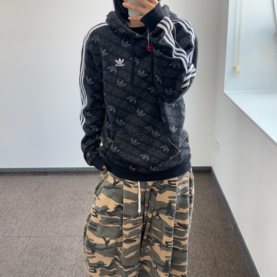 Adidas 아디다스 파이어로고 그래픽 패턴 블랙 후드티 상품이미지2