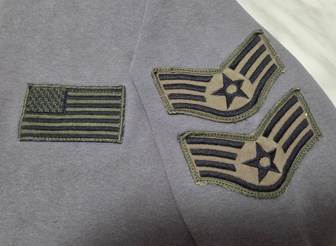 발망 손목지퍼 페인팅 패치 맨투맨 상품이미지6