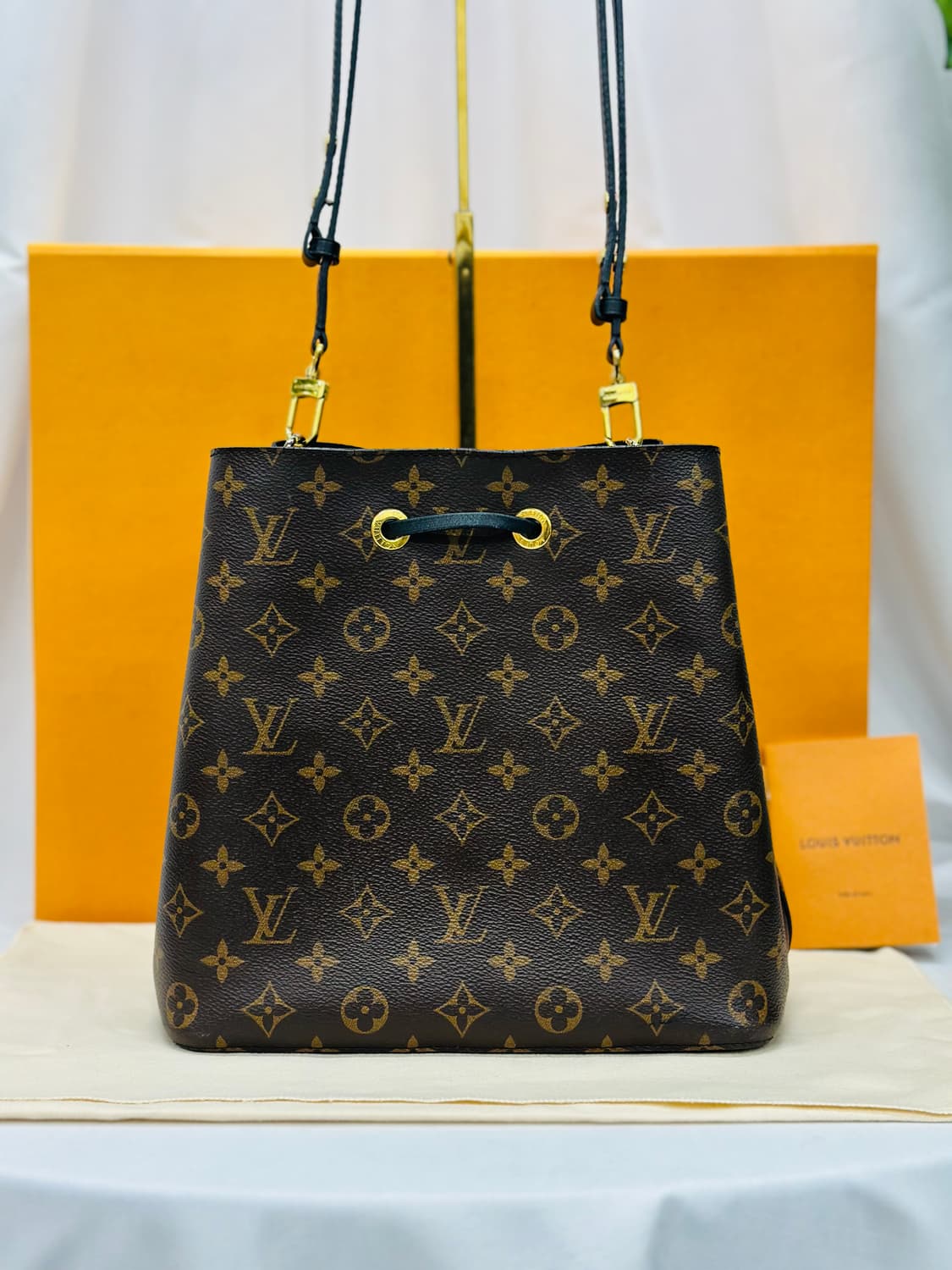 루이비통 네오노에 MM 모노그램 블랙 상품이미지5