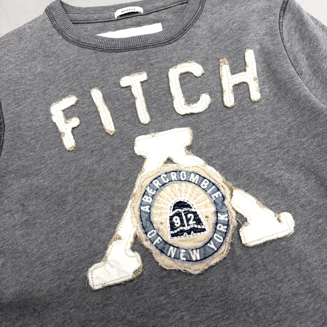 아베크롬비 Y2K 아치로고 롱슬리브 그레이 상품이미지3
