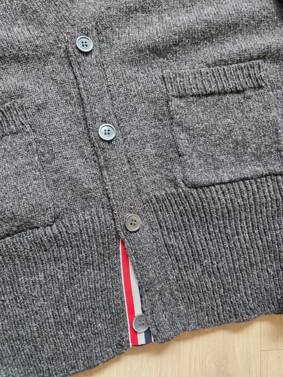 [3,새상품급]톰브라운 셰틀랜드 가디건 3버튼 상품이미지5