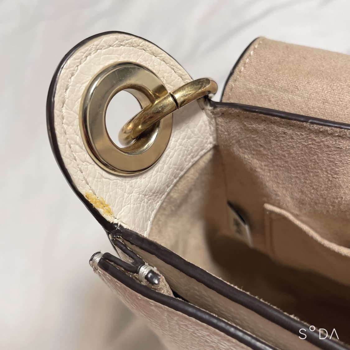 코치 아이보리 레더 숄더백 상품이미지9