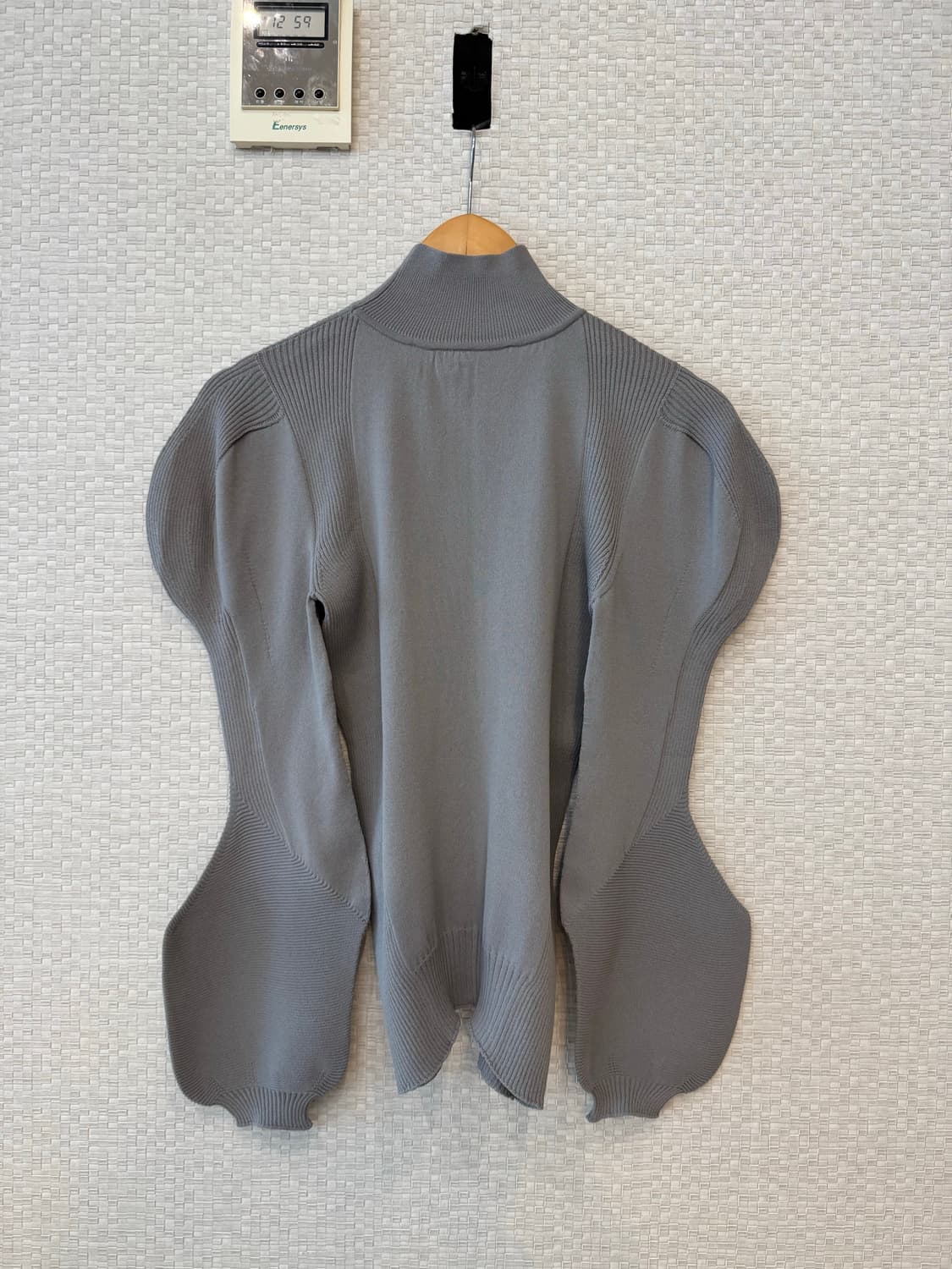 이세이미야케 Fit and Not 하이넥 긴소매 탑 그레이 상품이미지2