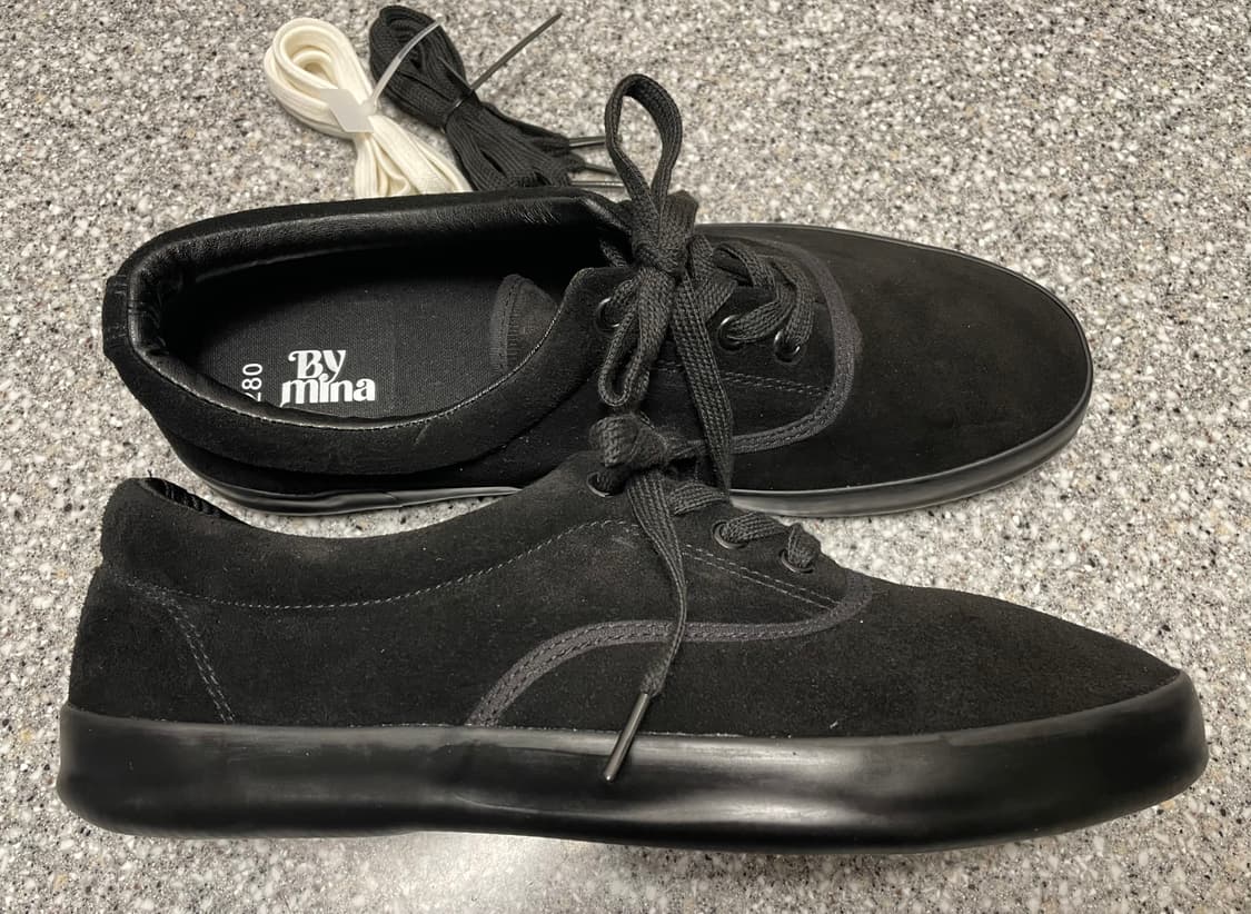 바이미나 스니커즈 블랙 스웨이드 사이즈 280 상품이미지1