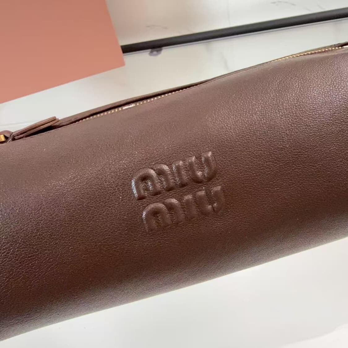 미우 미우 나파 레더 미니 파우치 오크 상품이미지7