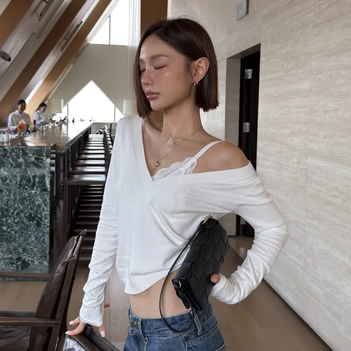 글로니 DEEP V-NECK KNIT (WHITE) 상품이미지1
