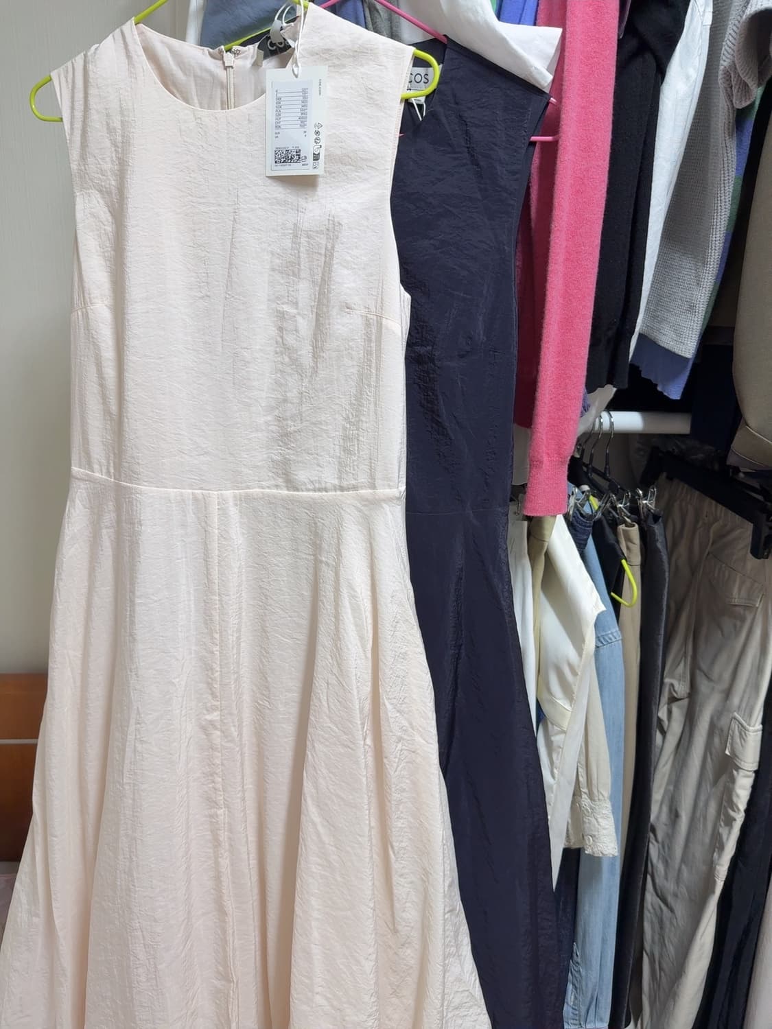 COS 슬리브리스 버블 헴 미디 드레스 32사이즈 새상품 상품이미지3