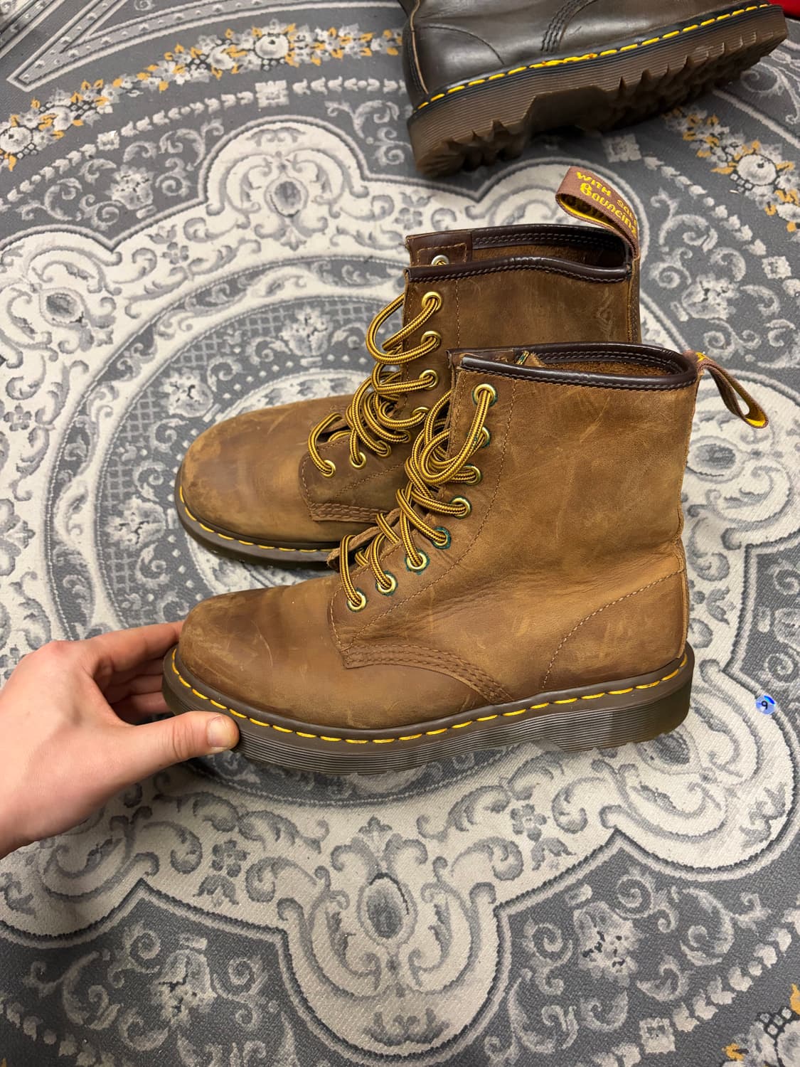 닥터마틴 8홀 다크브라운 워커 상품이미지1