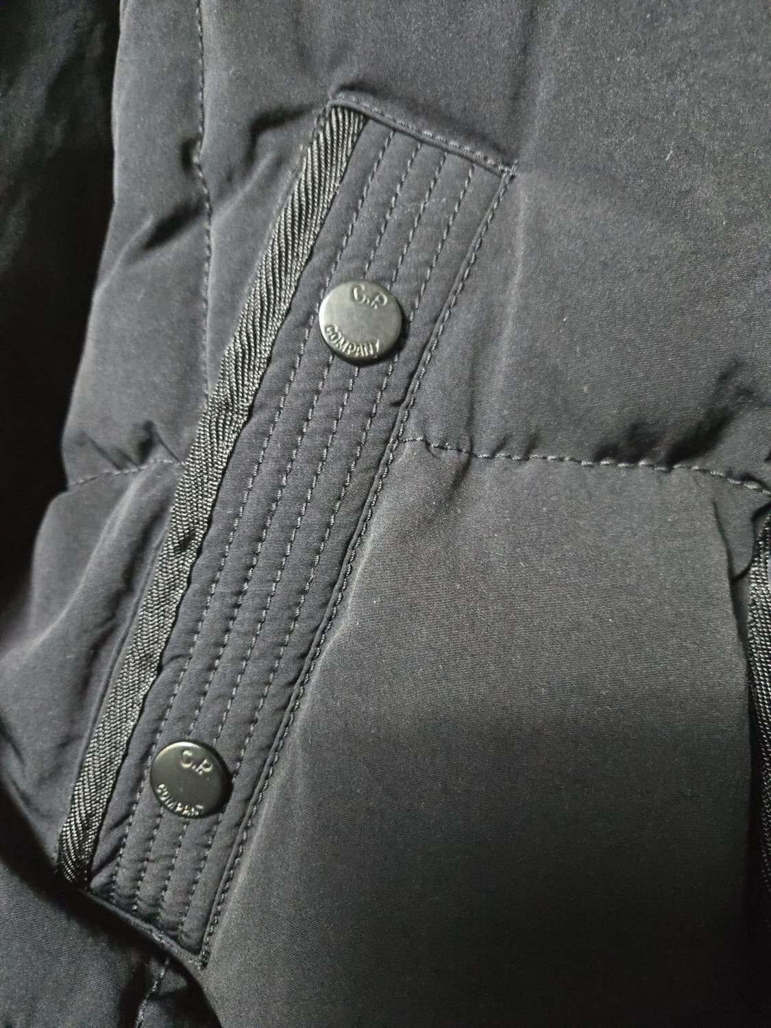 CP 컴퍼니 고글 패딩 블랙 국내 100 상품이미지5