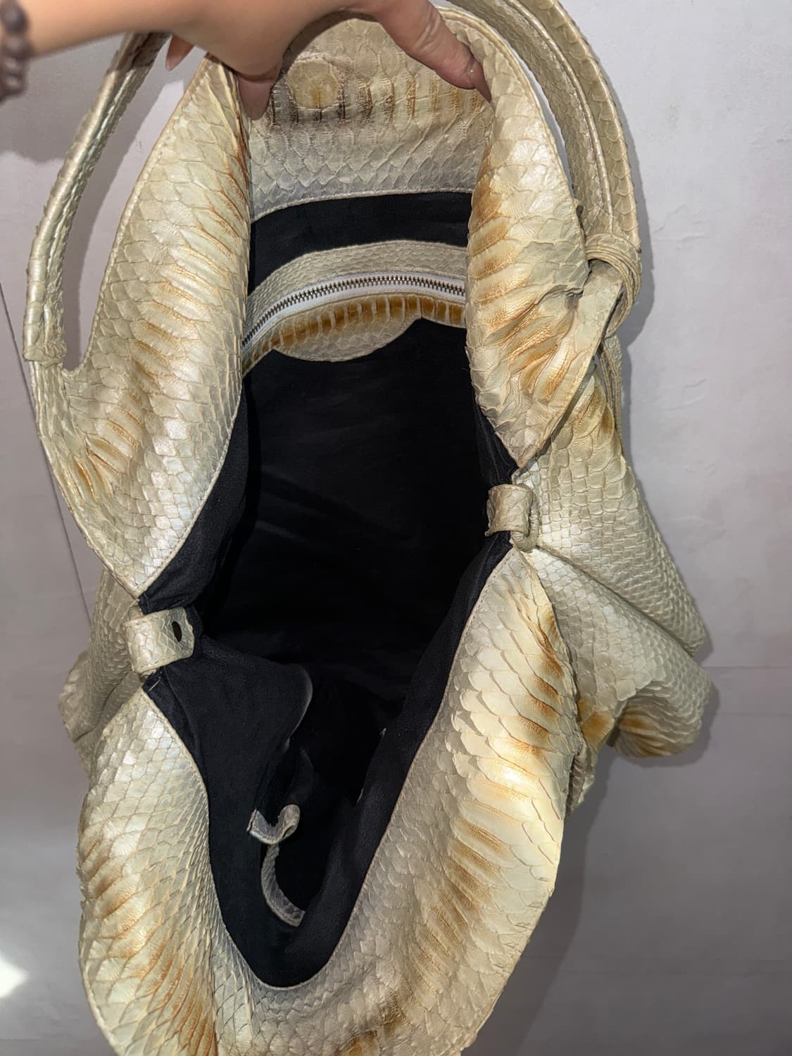 Gold beige python skin tote bag 상품이미지5