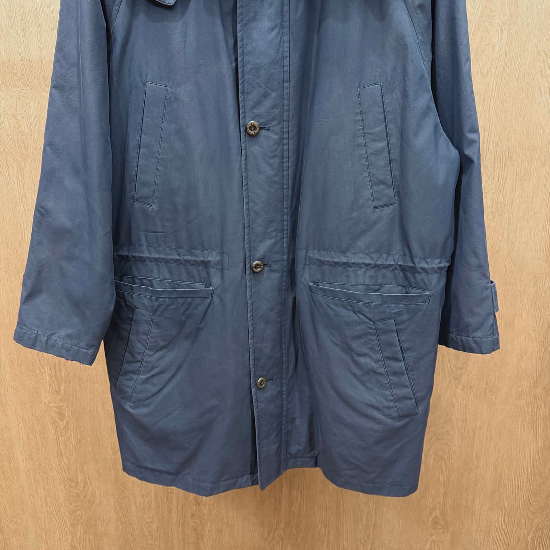 버버리 후드 코트 체크 안감 배색 드로우 스트링 디테일 레귤러핏 네이비 상품이미지5