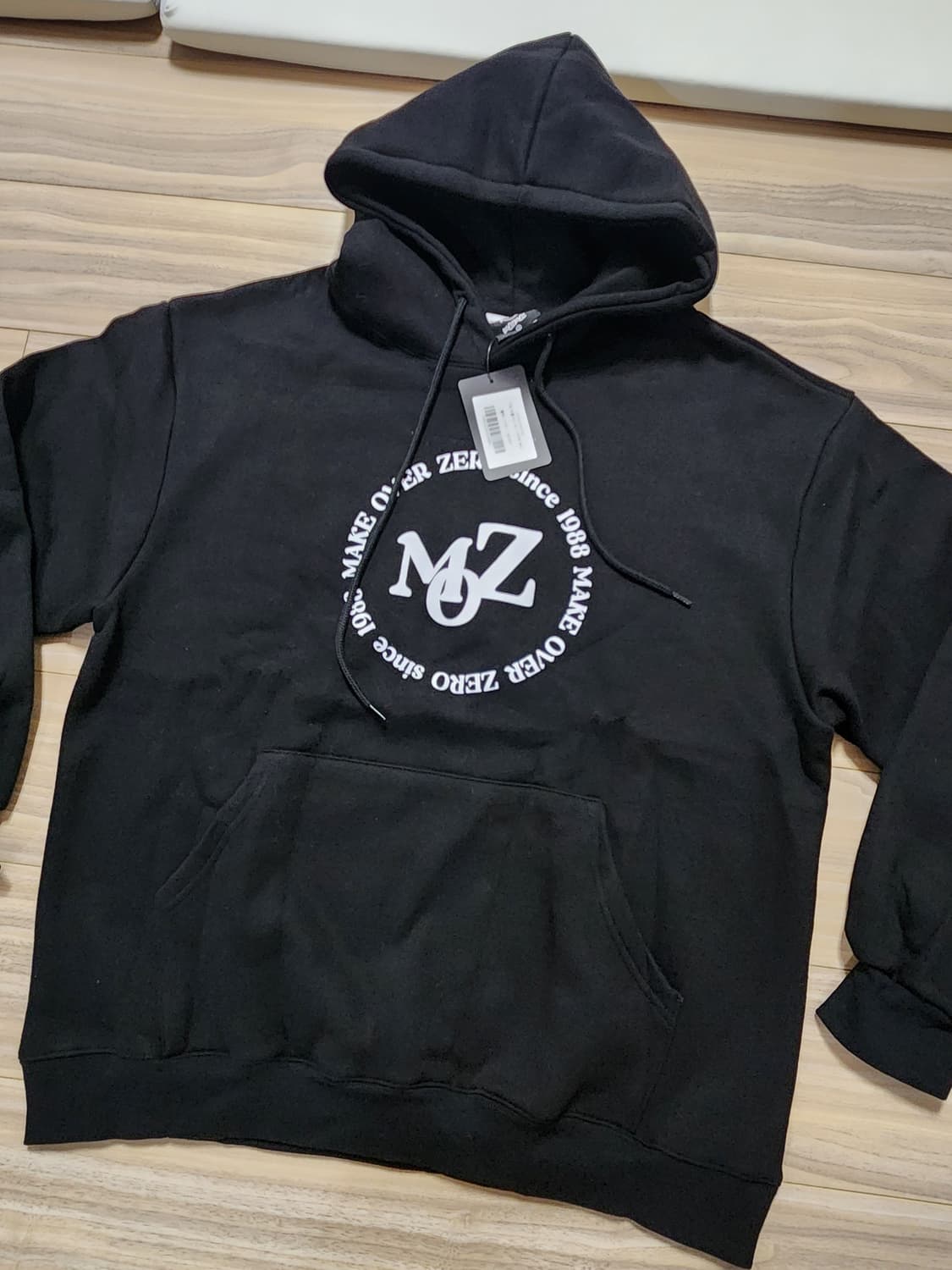 모즈모즈써클샤인로고기모후드티블랙 상품이미지1