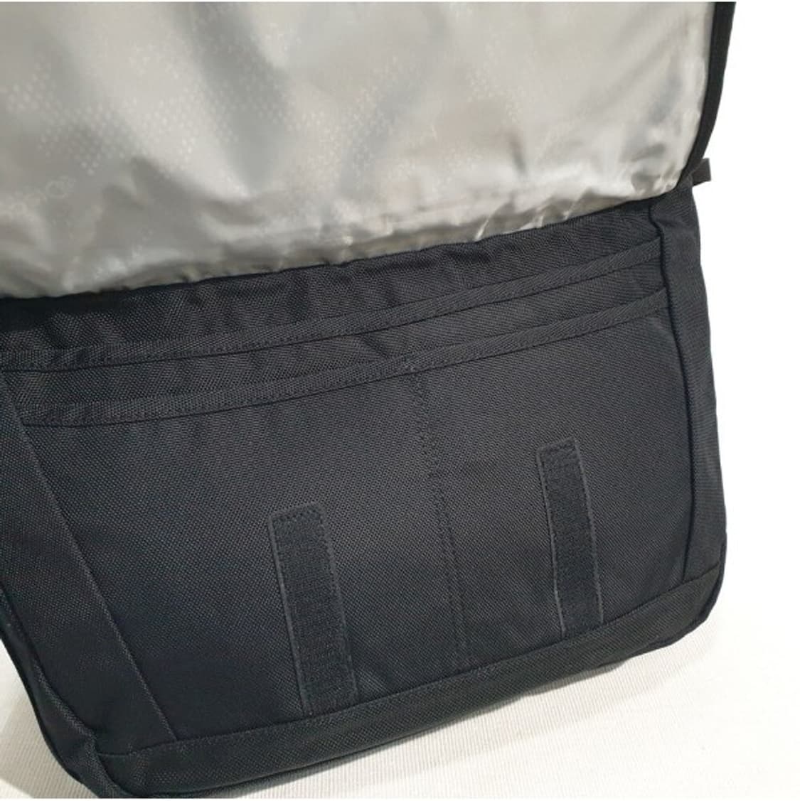 디스커버리 호보형 크로스백 가방 상품이미지4