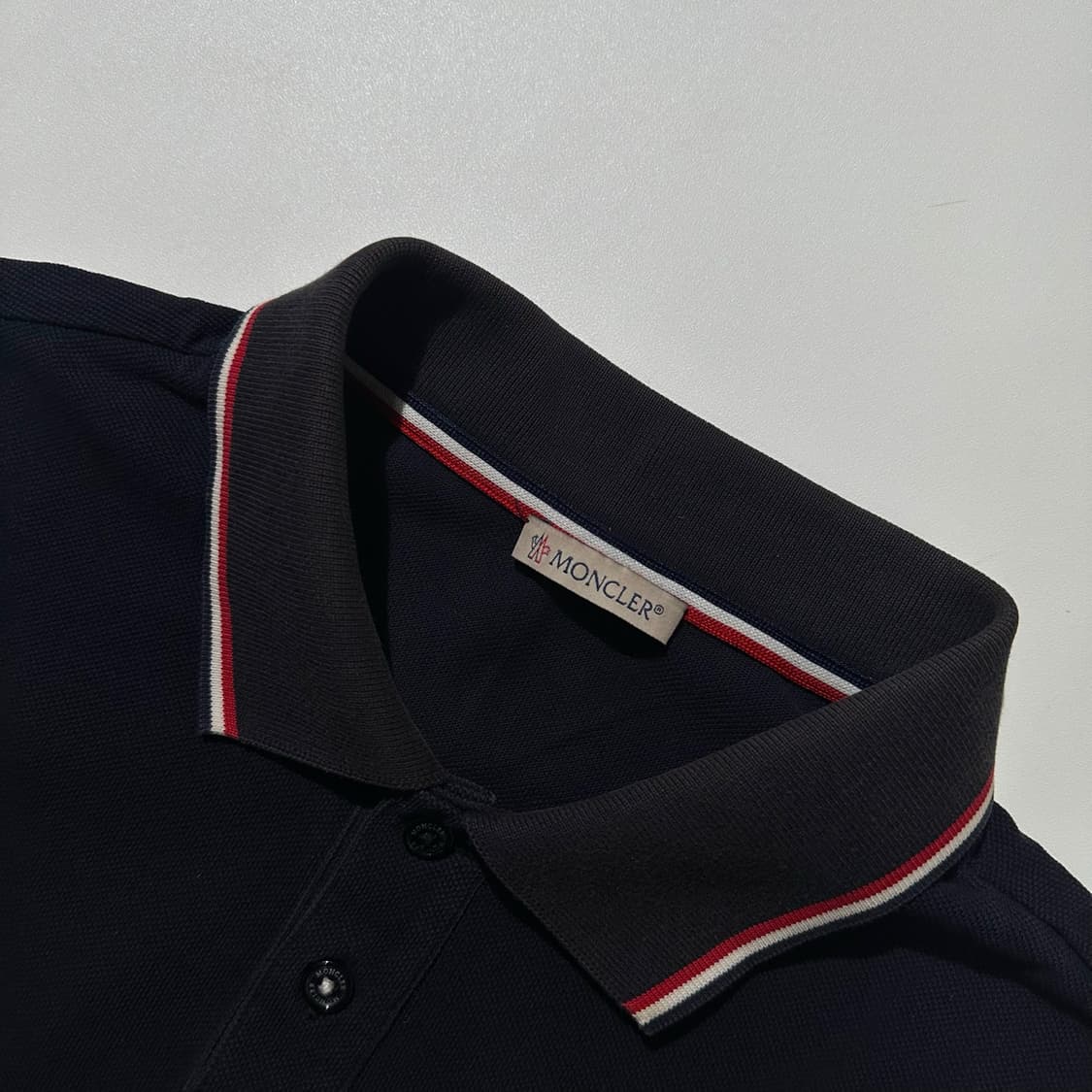 몽클레어 로고 와펜 폴로 피케 카라 반팔 티셔츠 상품이미지4